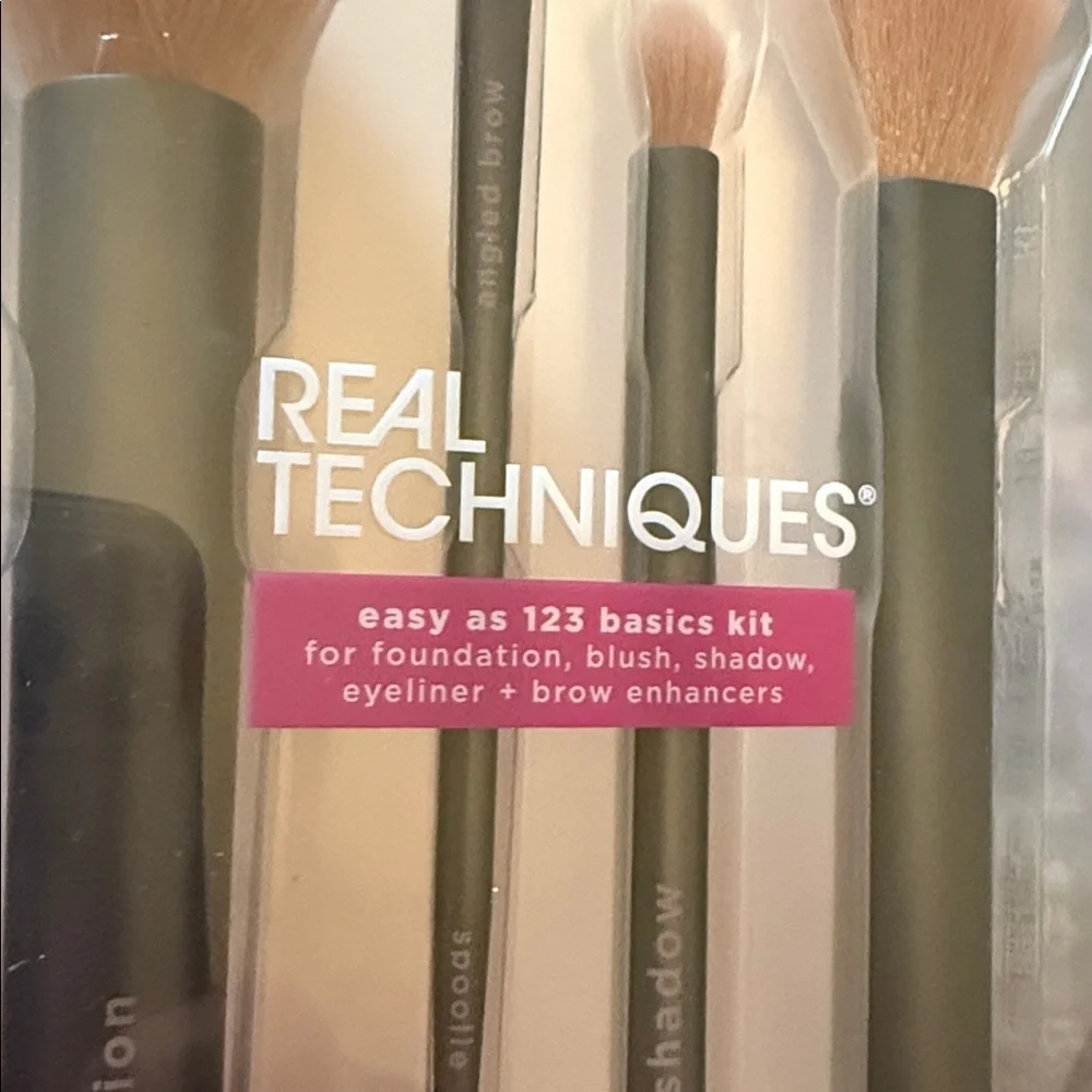 Real Techniques Assortment of Makeup Brushes